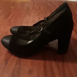Womens Size 11 Me Too Suede Block Heels